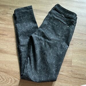 NWOT Elle Size 6 Black Lace Pattern Skinny Jean